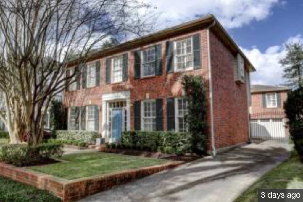 Garage Apartment with separate entrance for extra guest.