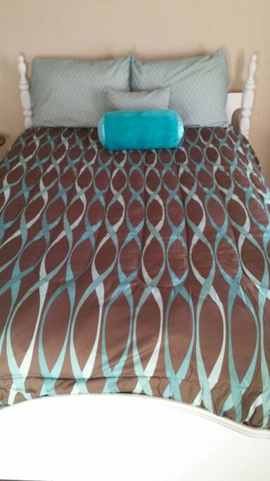 Very comfortable full size bed!
