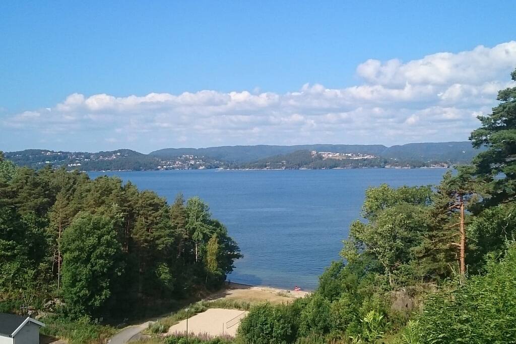 Bilde tatt fra terrassen mor Solvika stranden.