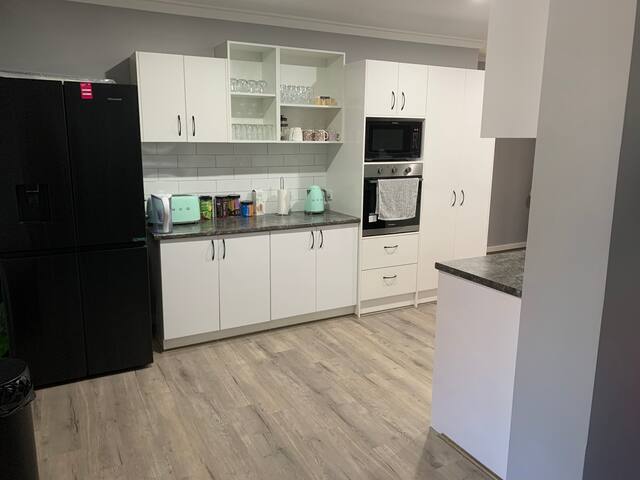 Spacious modern Family Home close to Swan Valley gallery image 5