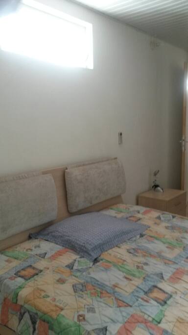 Chambre 2 spacieuse salle de bain intégrée