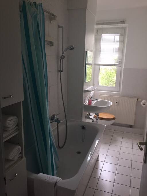 Badezimmer mit Badewanne
