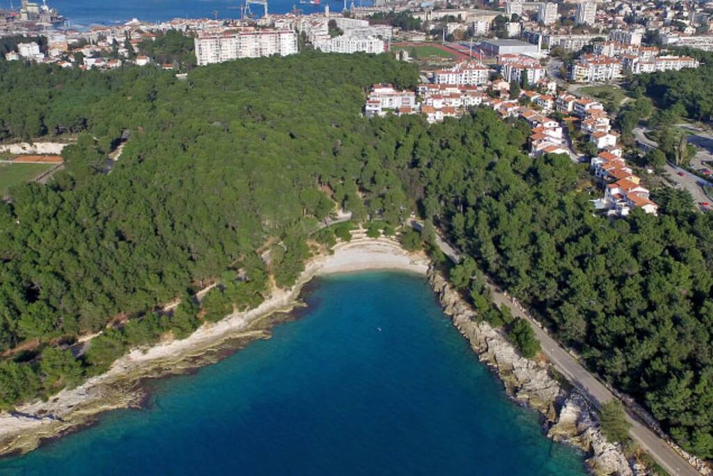 Nearby beach Gortanova