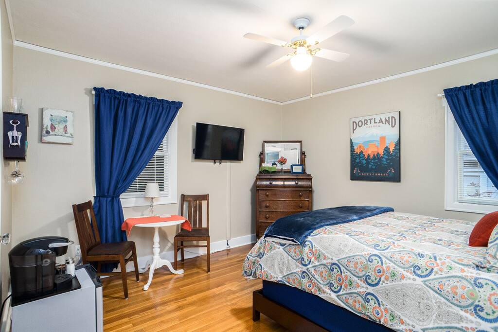 Welcome to your comfy guest room!