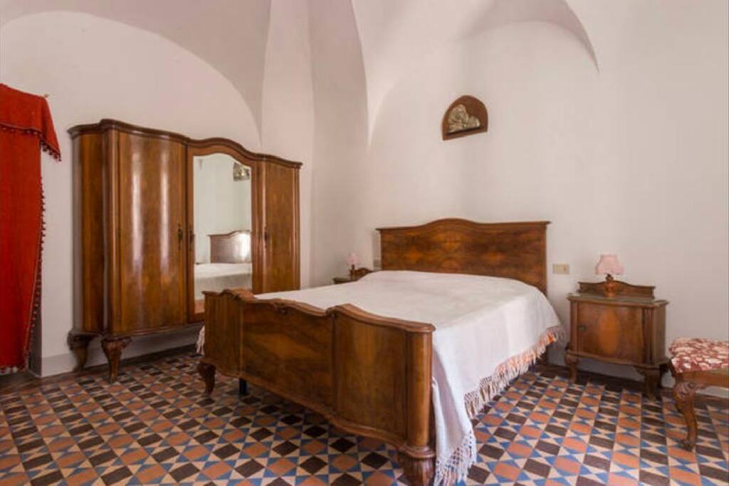 Queen size bed