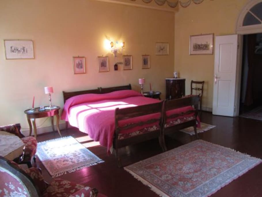 Una vista della camera da letto