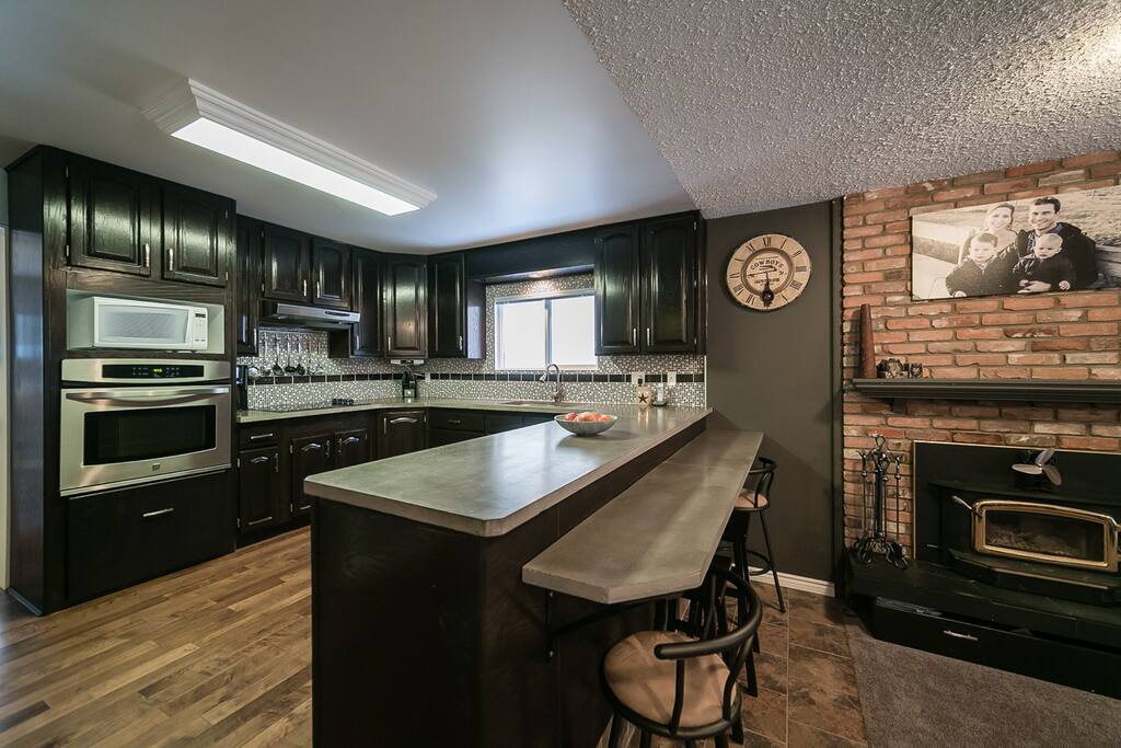 Breakfast area off of the kitchen :)