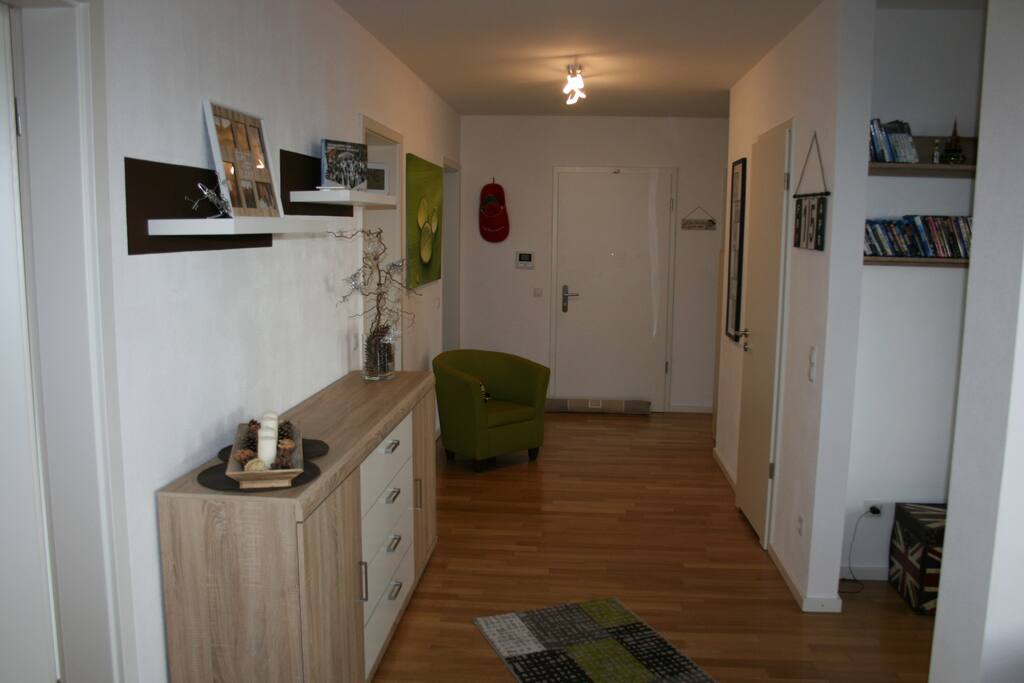 Wohnungsflur mit Haustür