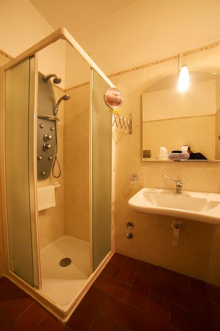 bagno privato con doccia