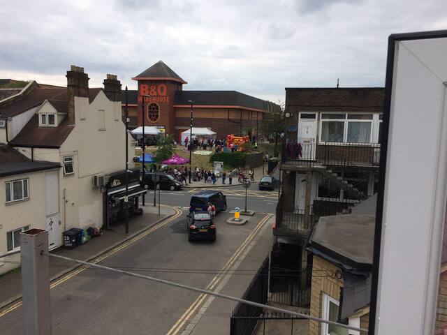 Exceptionally spacious Victorian House gallery image 3