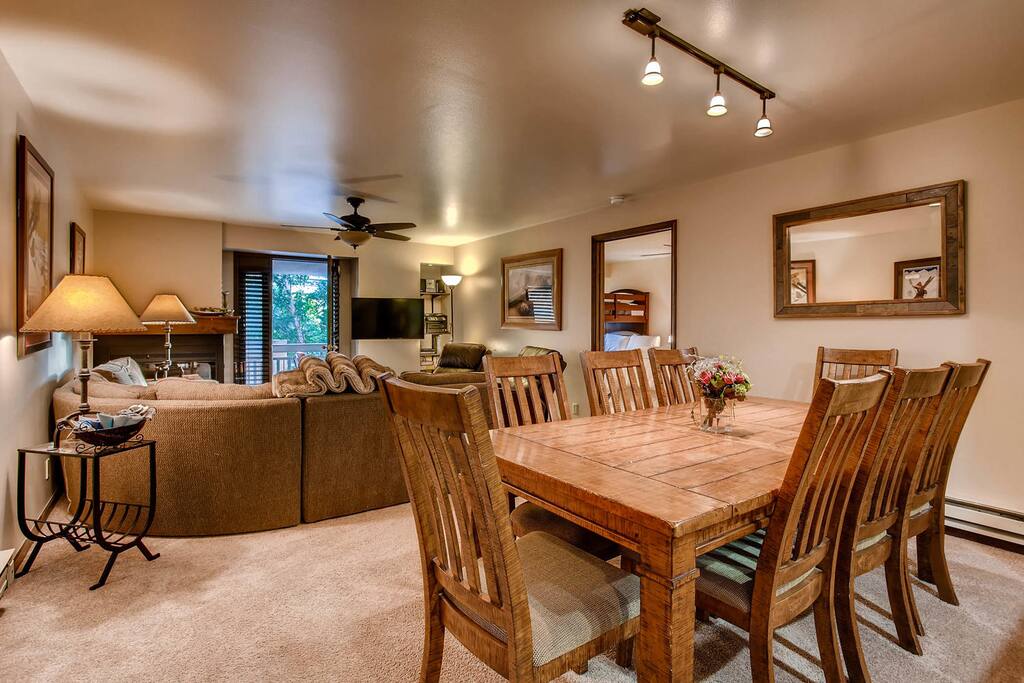 Living Room/Dining Area