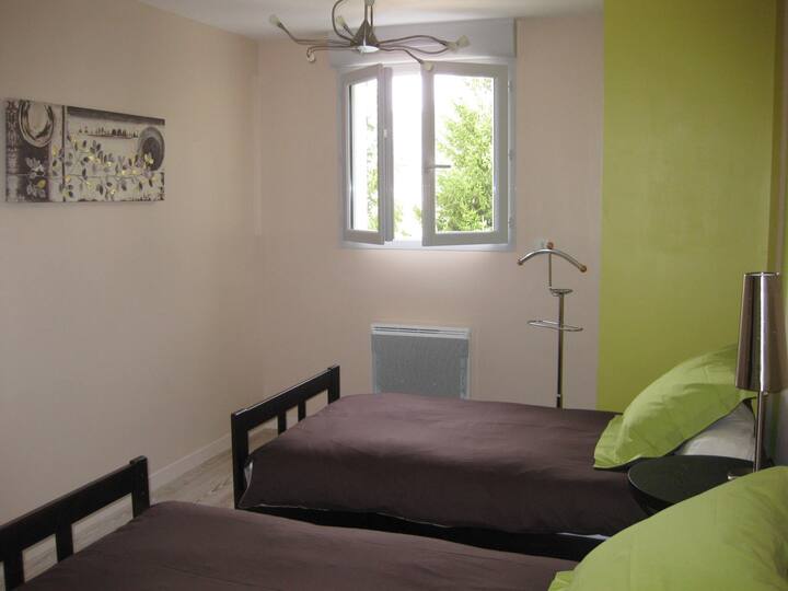 Spavaća soba 2 kreveta u 90