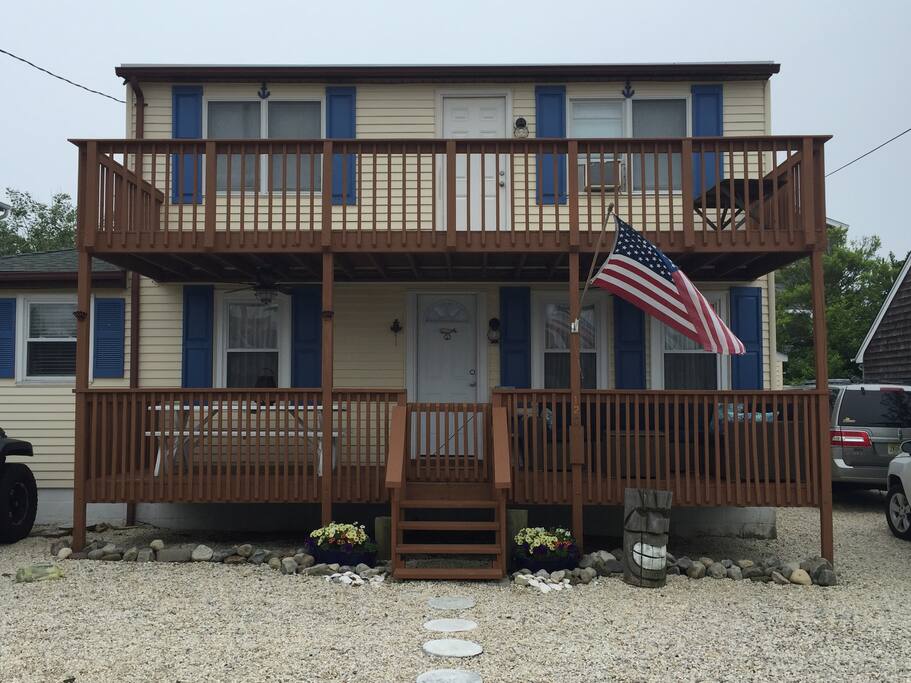 only 3 houses separate you from beach