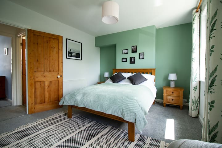 3-bed House, Wood Burner, Parking & Pet Friendly - Cornovaglia