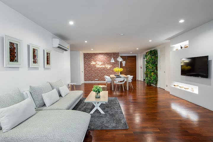 Benviar – Four Bedroom Suite (300 Sqm) @Chitlom