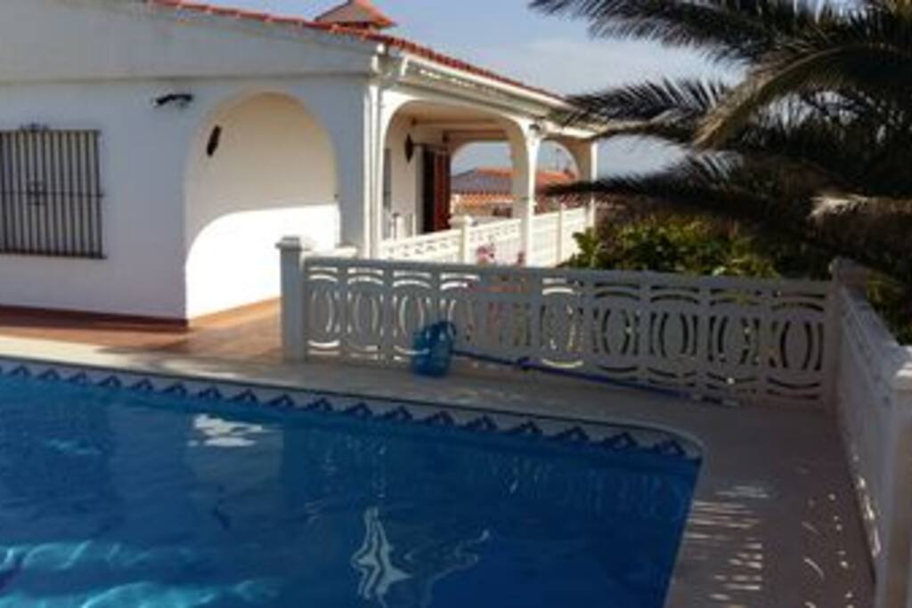 Maison vue de la piscine