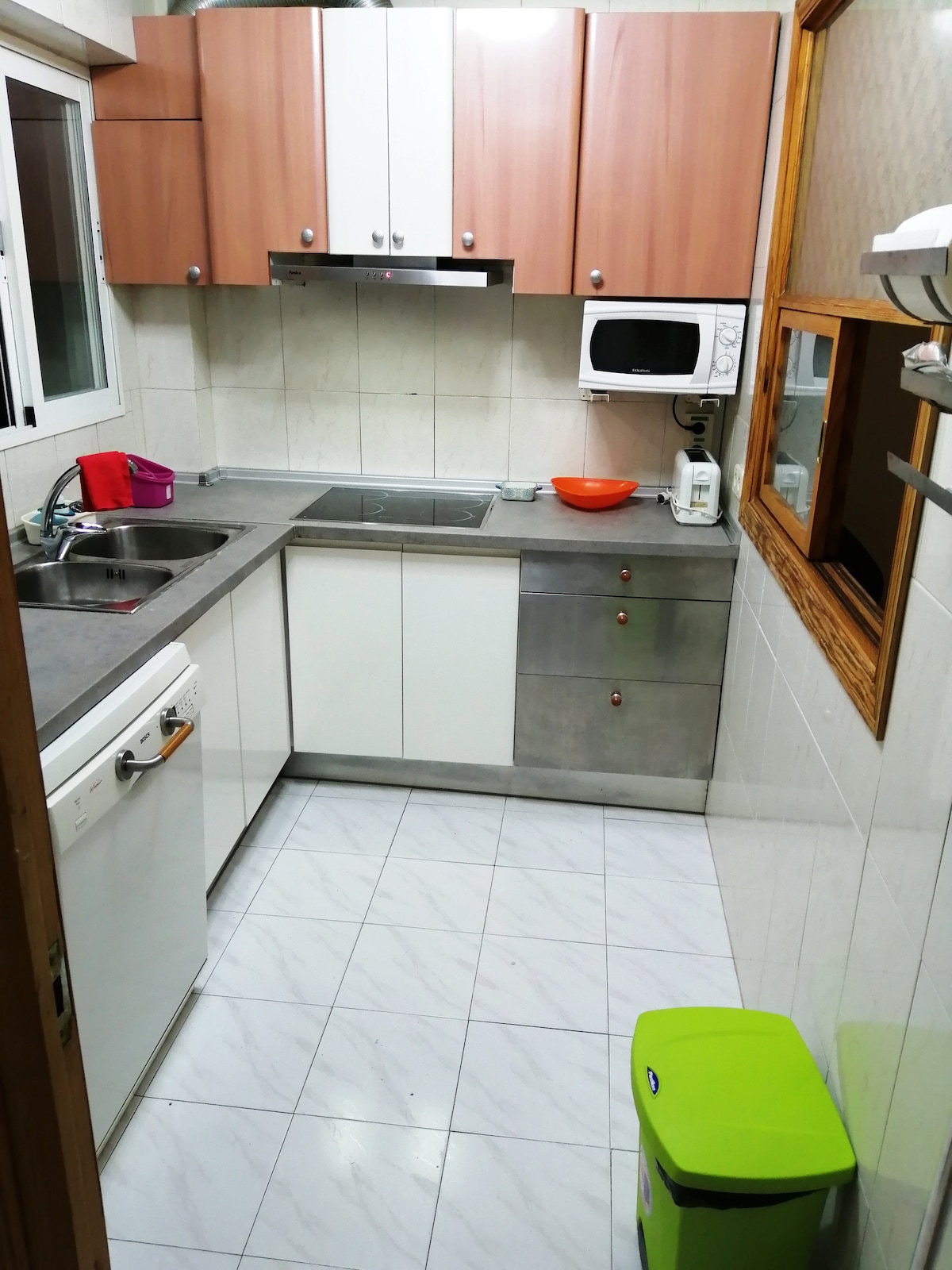 Propiedad de Airbnb exitosa: In front of supermarket 4 bedrooms (VT-41369-V) en Gandia