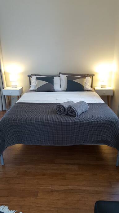 Queen size bed