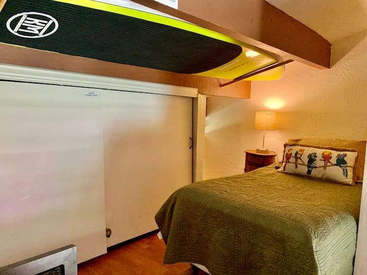 Dormitorio tipo loft pequeño