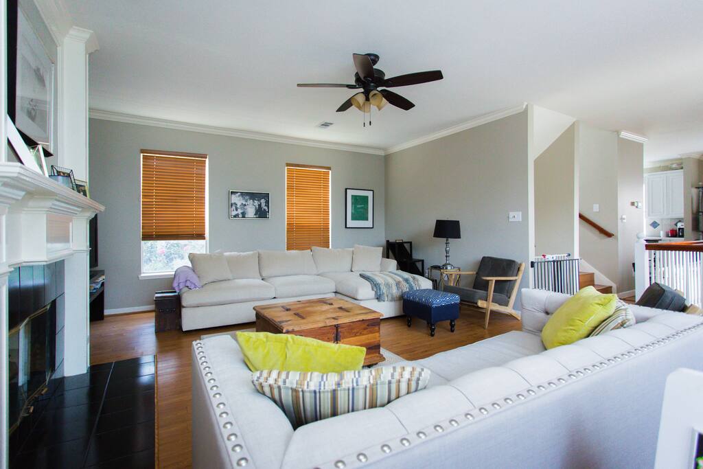 2nd Floor Living Room