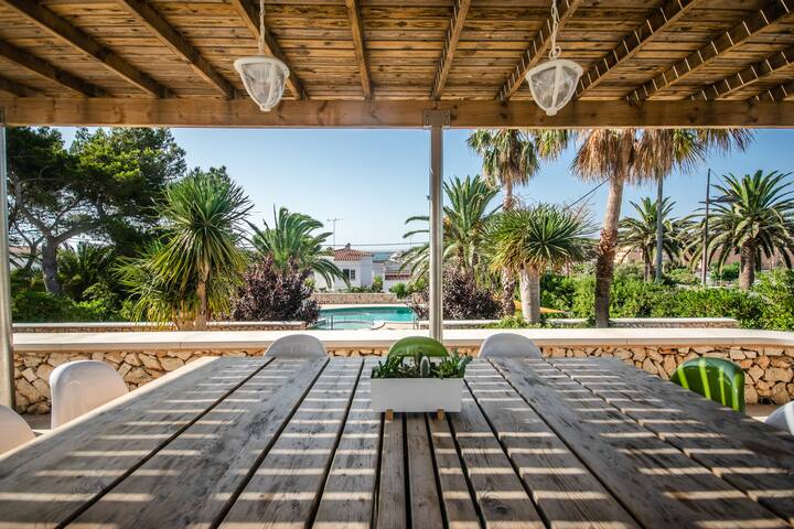 Stunning modern villa, one minute from the beach gallery image 3