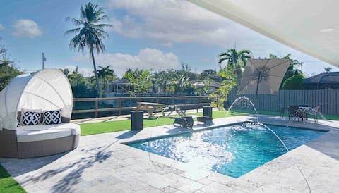 Donna’s Edgewater Luxury Pool Home