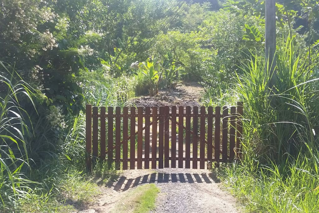 entrada da casa na BR 101 km 568 barra do corumbê
