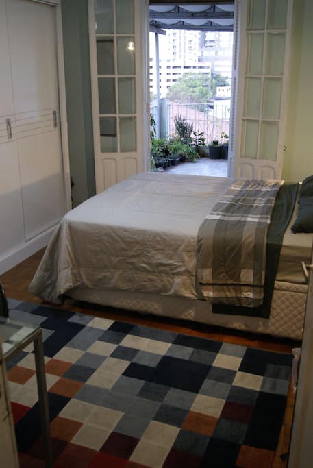 Quarto com varanda na frente!