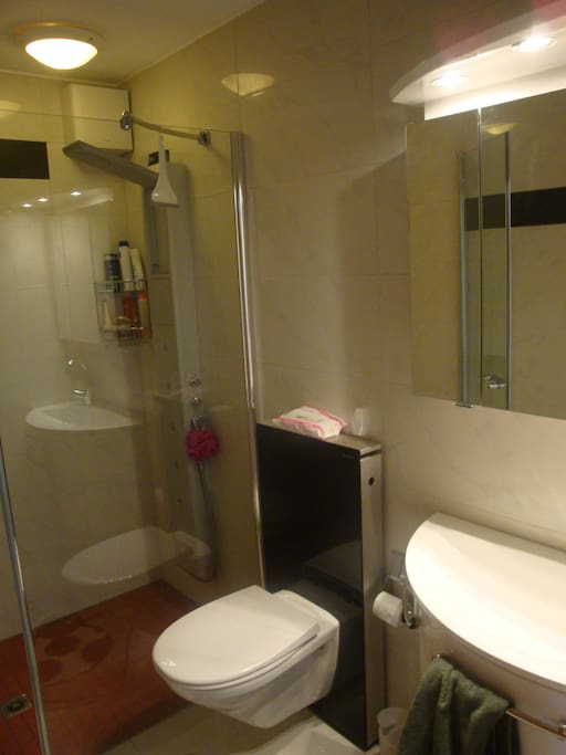 Eigenes WC und Dusche
