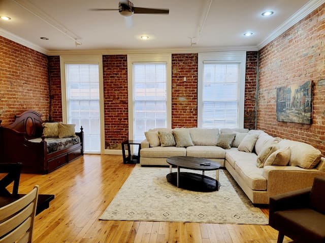 Spacious Condo | Steps to French Quarter