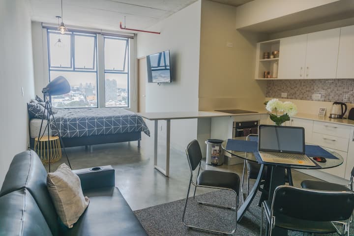 Vintage City Lights Apartment URBN Escalante