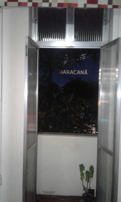 SACADA DA SALA PARA O MARACANÃ