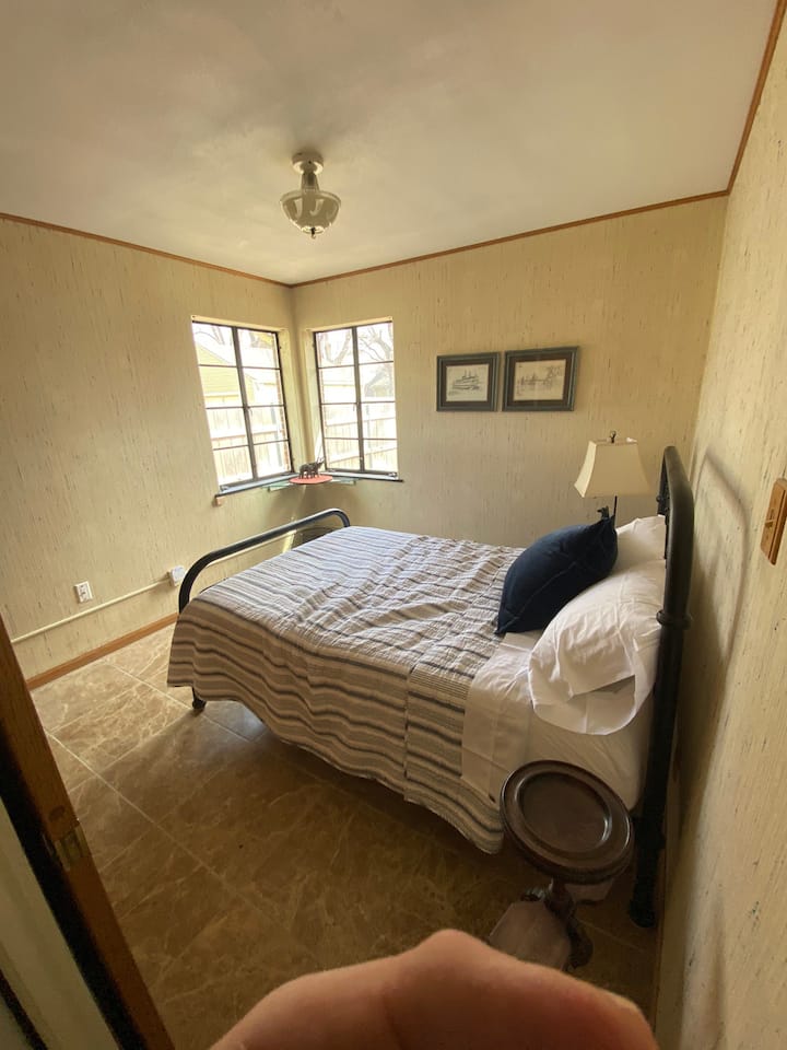 غرفة نوم ثانية سرير كامل الحجم