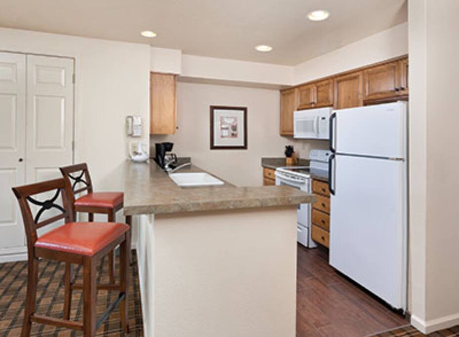 This picture does not show the specific unit being rented. The unit rented will be based on which units are available upon check-in. These pictures are meant to show the property and an example of the room style and décor.