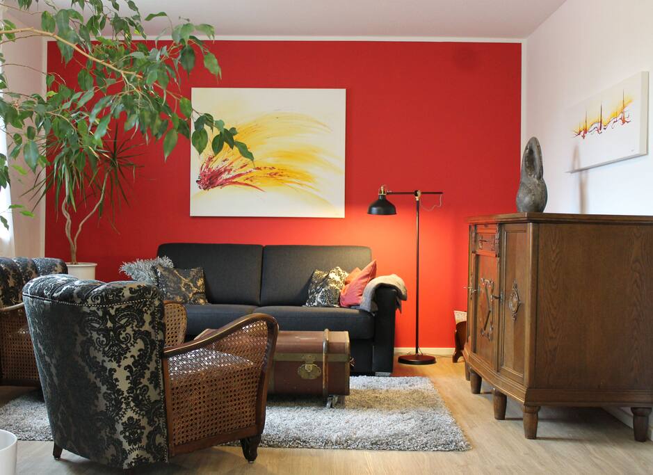 Das Wohnzimmer mit Schlafsofa
