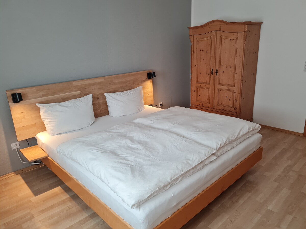 Საძინებელი 180x200 სმ მატრასით