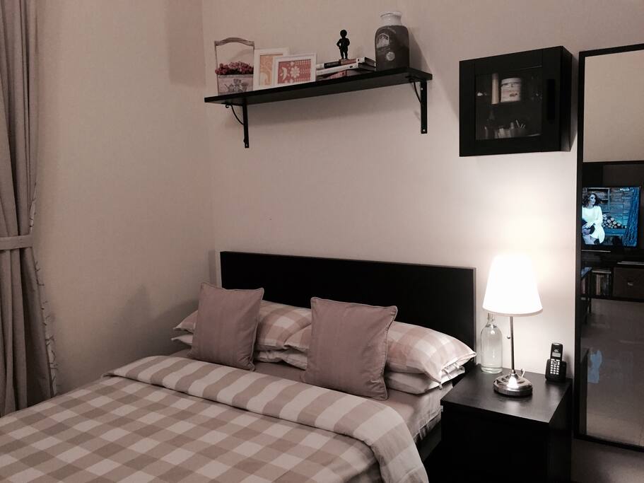Queen Size Bed, Mirror