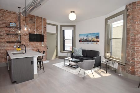 Gorgeous Condo in Heart of OTR, Free Parking!