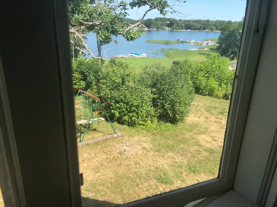 Utsikt över Mälaren från sovrum 1.