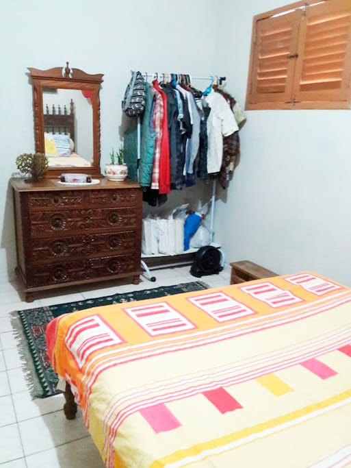 Detalhe do quarto em outro ponto de vista