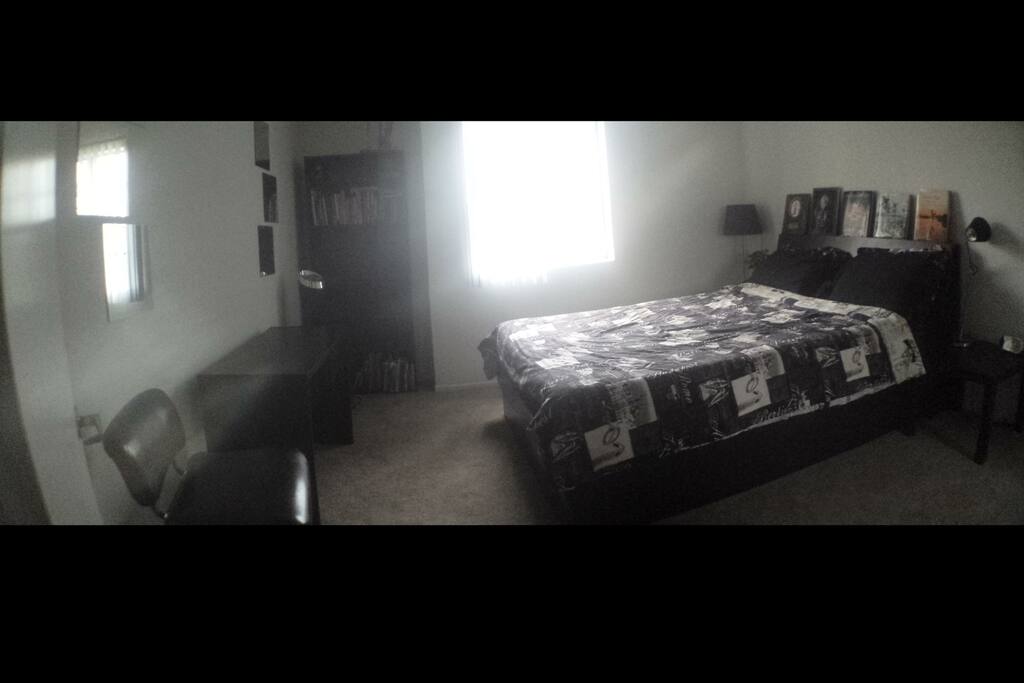 Spacious bedroom, good light.
