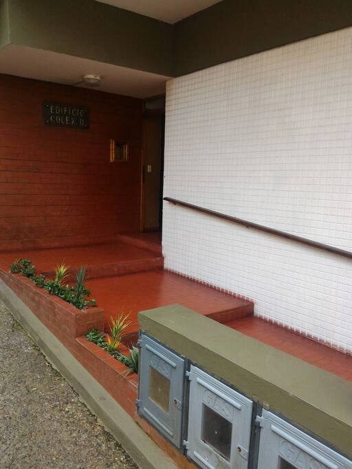 ENTRADA AL EDIFICIO