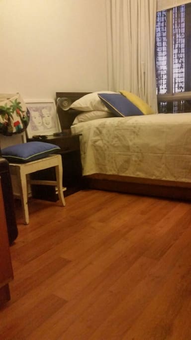 Dormitorio con baño privado