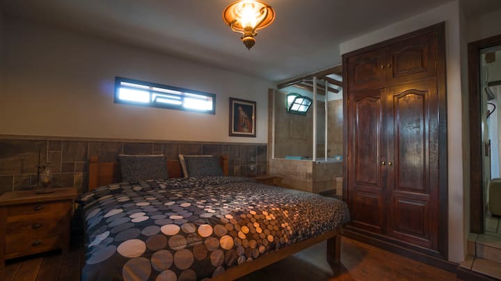 Habitación principal con Jacussi en la suite.