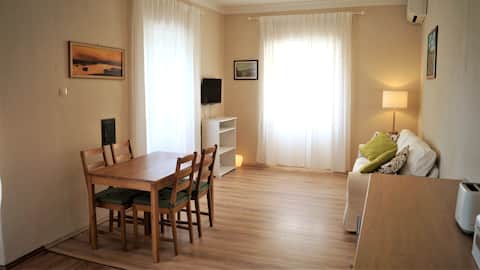 2 bedroom apartment with parking