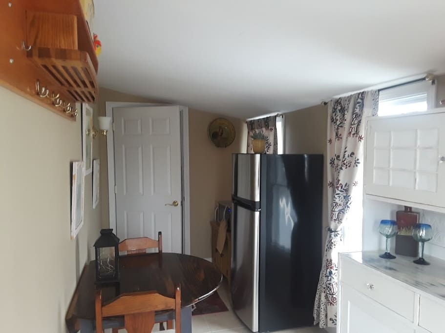 Kitchen/Fridge/Microwave