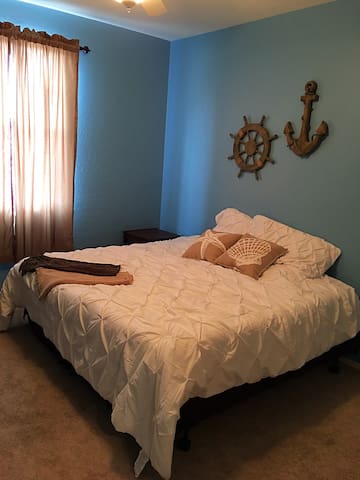 Cozy King Bed Private Room, Litchfield Park