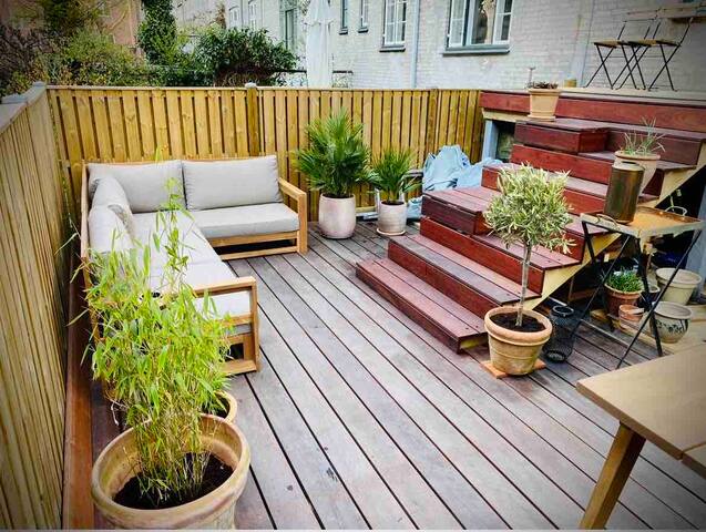 Moderne, rummeligt byhus tæt ved centrum gallery image 2