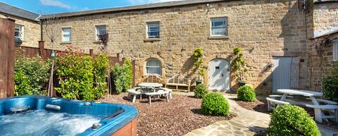 The Milking Parlour Grande with private hot tub