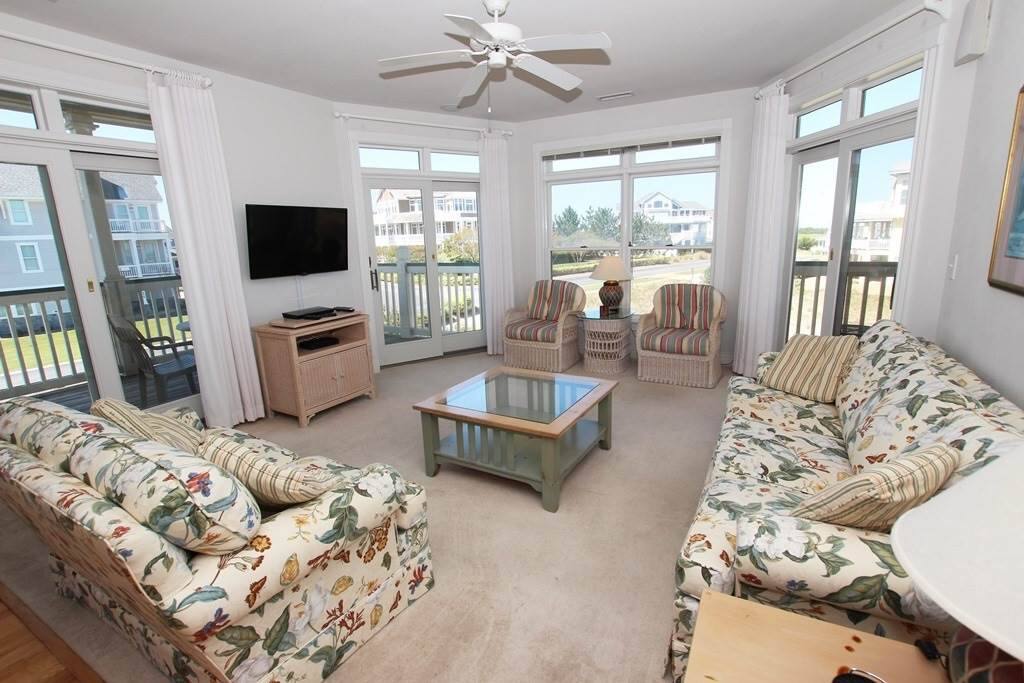 Window,Couch,Furniture,Bedroom,Indoors